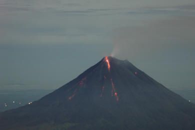 Arenal Eruption Photos June 22, 2005