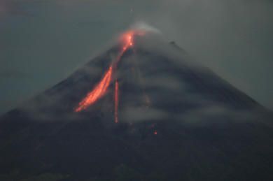 Arenal Eruption Photos May 22, 2005