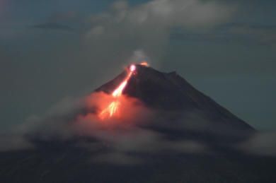 Arenal Eruption Photos May 22, 2005