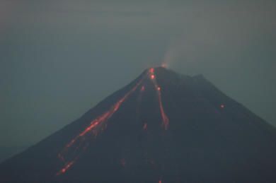 Arenal Eruption Photos June 22, 2005