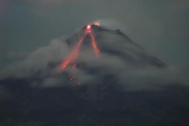 Arenal Eruption Photos May 22, 2005