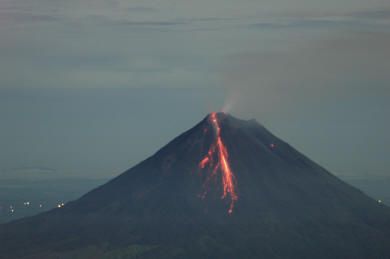 Arenal Eruption Photos June 22, 2005