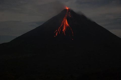 Arenal Volcano Eruption Journal - May 2nd, Linda Vista del Norte