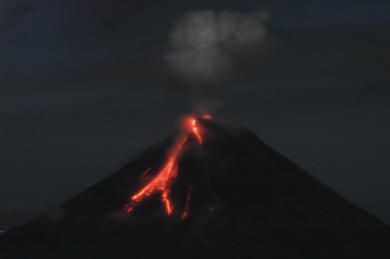 Arenal Eruption Photos May 22, 2005