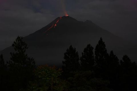 Arenal Volcano Eruption Journal - May 3rd, Observatory Lodge View