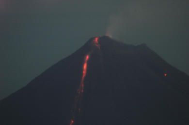 Arenal Eruption Photos June 22, 2005