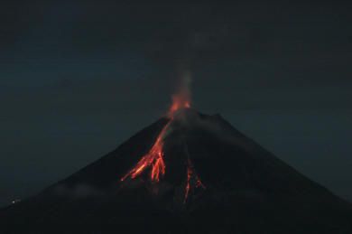 Arenal Eruption Photos May 22, 2005