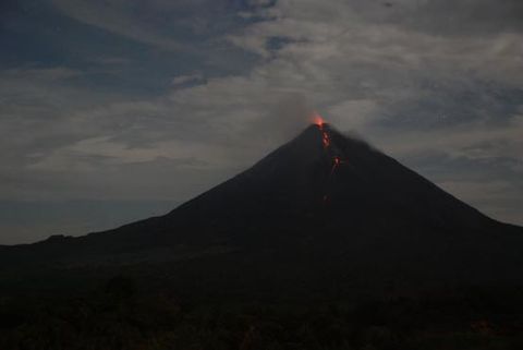 Arenal Volcano Eruption Journal - May 2nd, Linda Vista del Norte