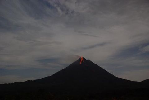 Arenal Volcano Eruption Journal - May 2nd, Linda Vista del Norte