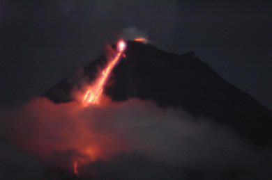 Arenal Eruption Photos May 22, 2005