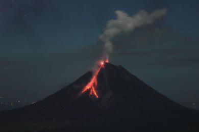 Arenal Eruption Photos May 22, 2005