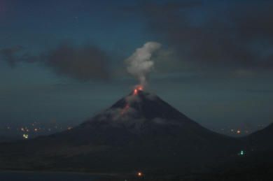 Arenal Eruption Photos May 22, 2005