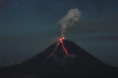 Arenal Eruption Photos May 22, 2005