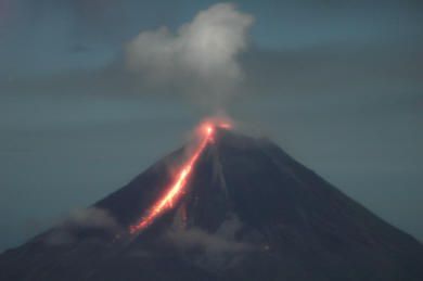 Arenal Eruption Photos May 22, 2005