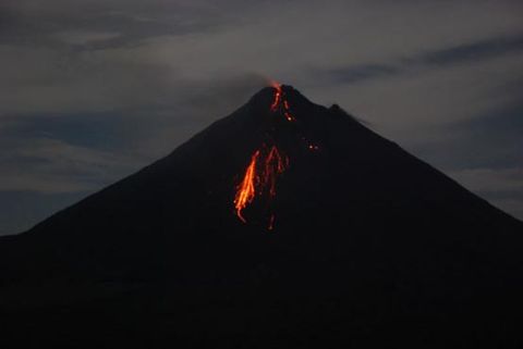 Arenal Volcano Eruption Journal - May 2nd, Linda Vista del Norte